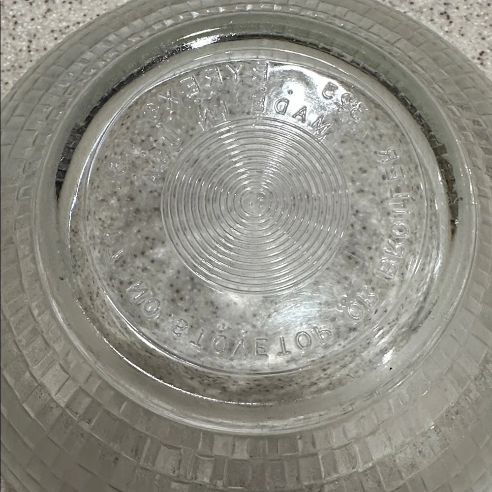 RARE Vintage Basket Weave Pyrex 1.5 L Bowl baking/mixing/ storage